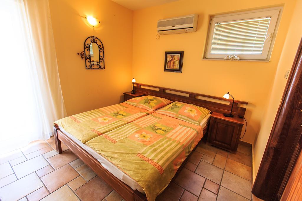 Damonte - Apartments And Rooms Budva Eksteriør billede